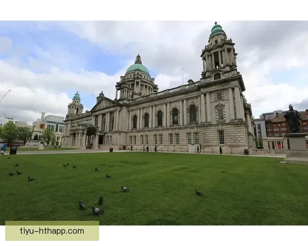 全景聚焦足球赛事直播深度解析畅聊绿茵巅峰对决精彩瞬间纵览盛典
